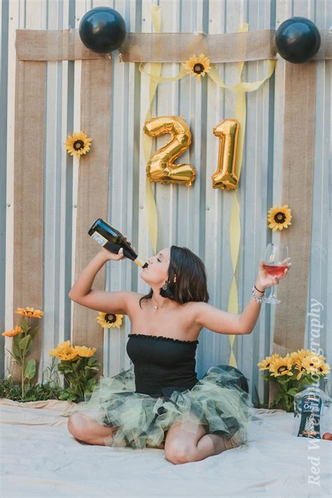 21st birthday photoshoot ideas|21st birthday picture ideas.